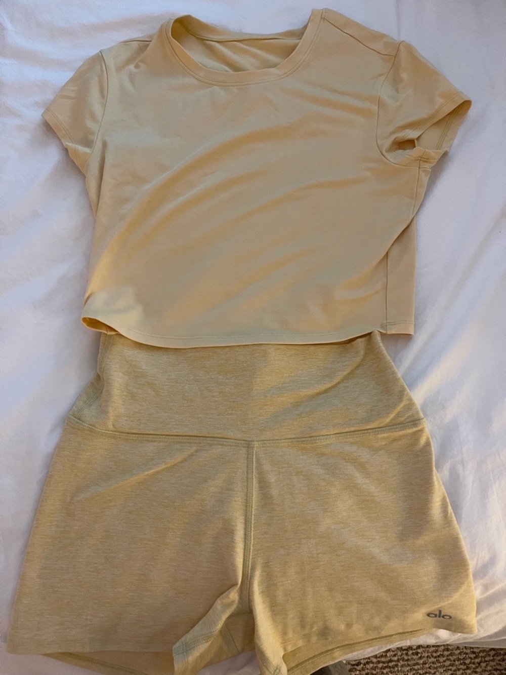 Alo butter yellow set